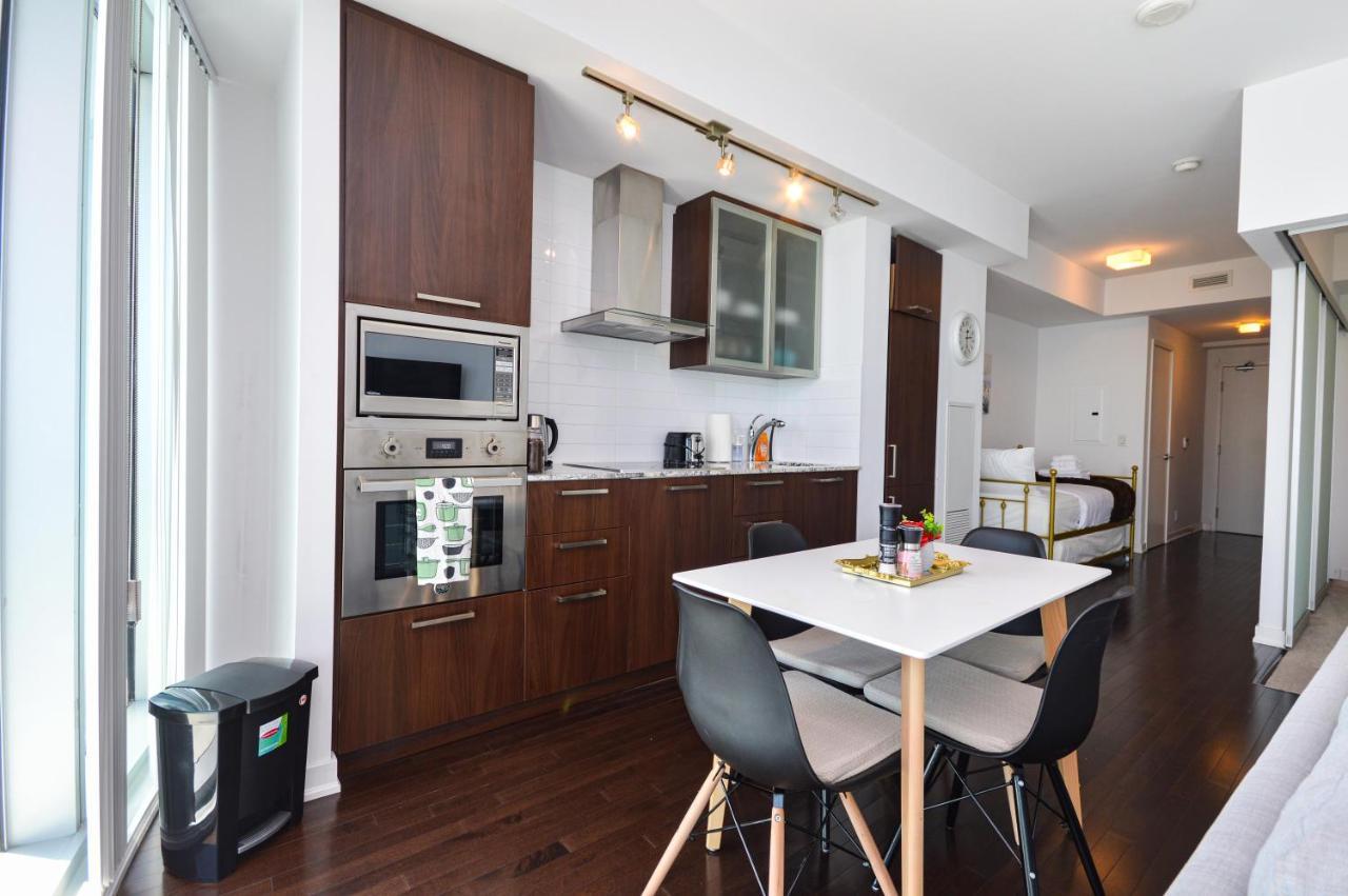 Downtown Toronto Condo Mins From Scotiabank Arena, Tiff, Cn Tower, Union, Mtcc المظهر الخارجي الصورة